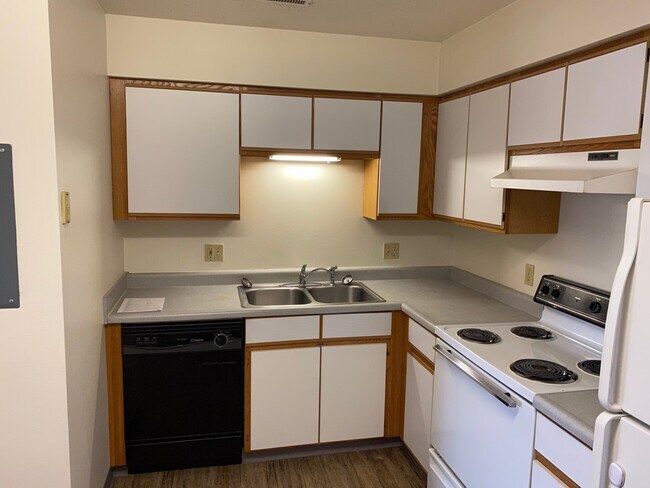kitchen with dishwasher - 2250 9th St