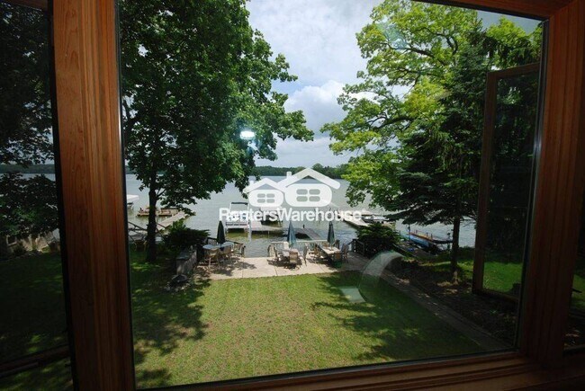 Foto del edificio - 2310 N Lake Dr