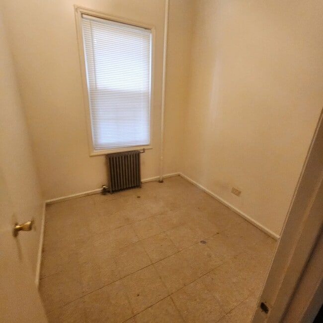 Building Photo - 651 S 13th St