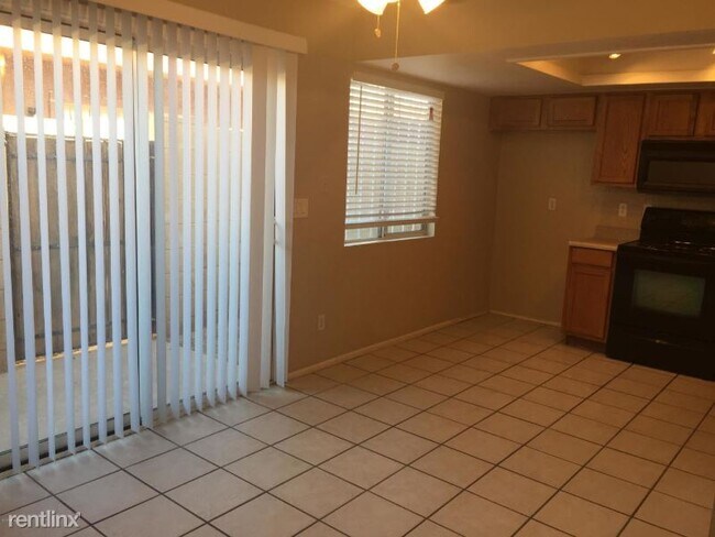Building Photo - 2 br, 1 bath Condo - 2847 N 46th Ave 1 Unit 1