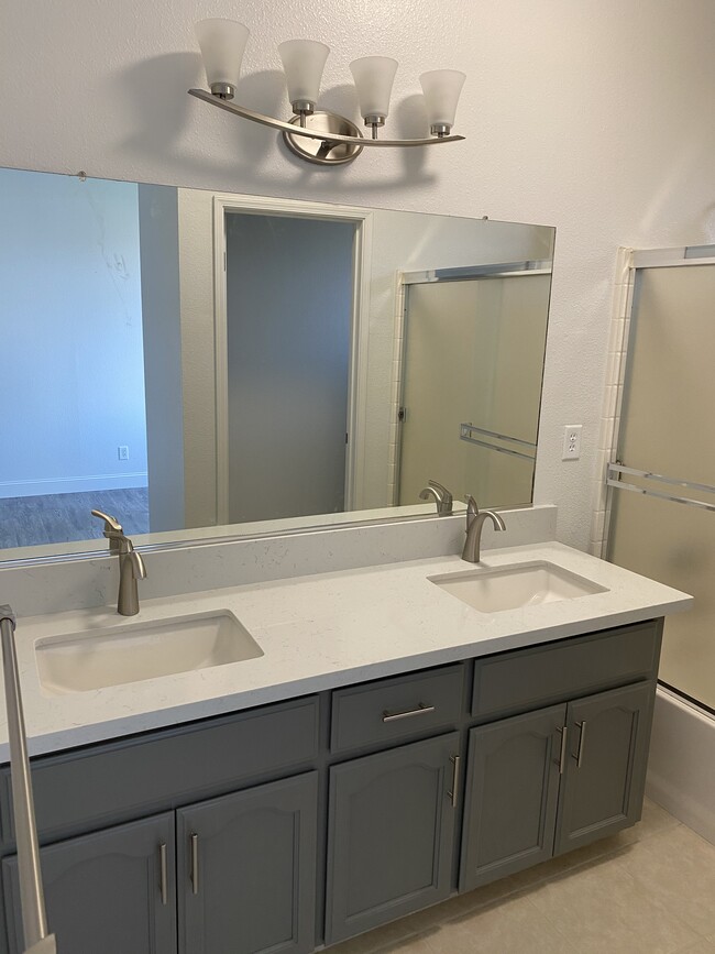 Master bathroom - 1134 Pine Ct