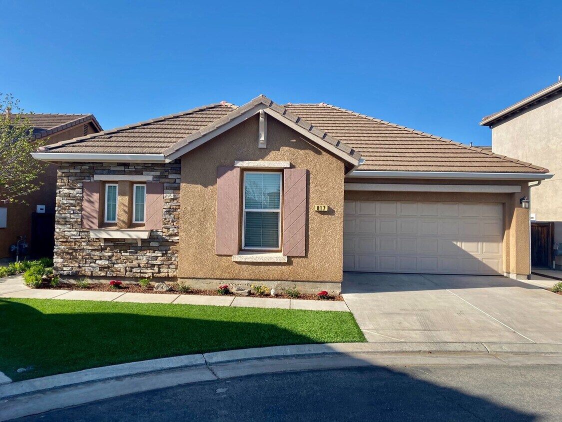 Foto principal - 3/2 in North Clovis Gated Community