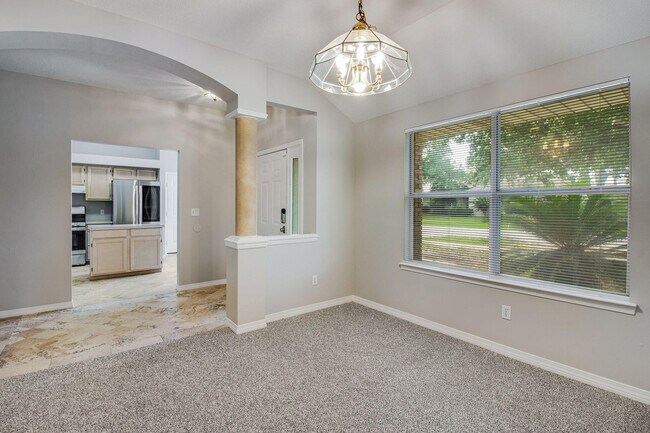 Foto del edificio - 404 Ridge Wood Cir