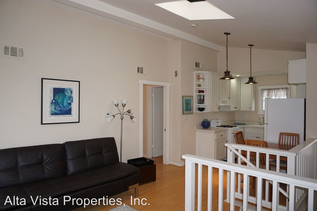 Building Photo - 6523 Vista del Mar Ave
