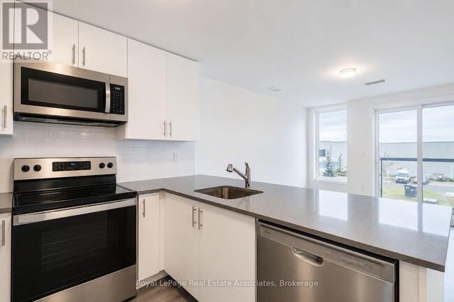 Building Photo - 3401 Ridgeway Dr