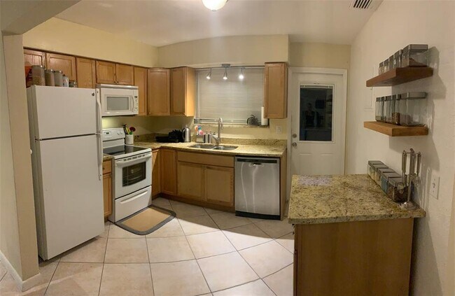 Foto del edificio - 4900 SW 28th Ter