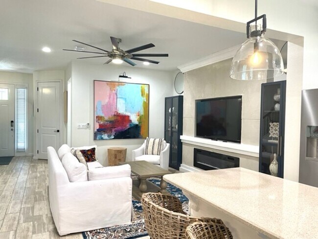 Foto del edificio - 3/2.5 ANNUAL/FURNISHED  TOWNHOUSE- GORGEOU...