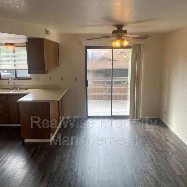 Building Photo - 146 Southridge Way