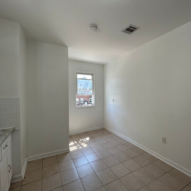 Building Photo - 245 N 11th St
