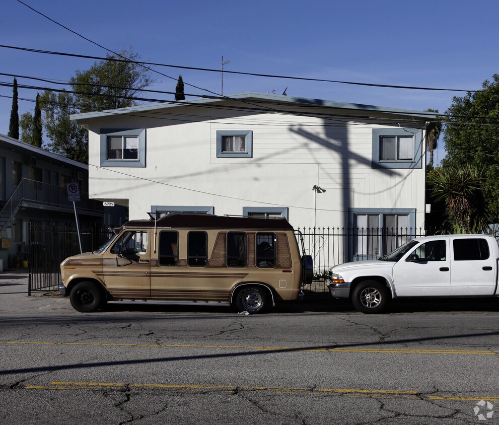 Foto del edificio - 6729 Fulton Ave