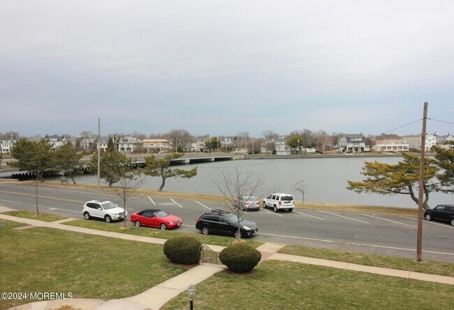Foto del edificio - 304 Deal Lake Dr