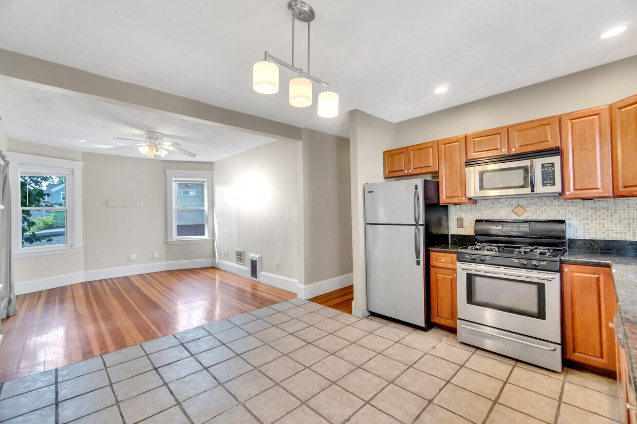 Primary Photo - 372 Adams St