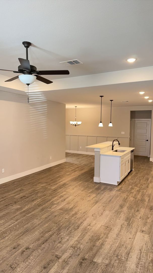 Foto del edificio - 3/2/2 GODLEY ISD - CUSTOM Upgrades Pets Welcome Commuter Friendly