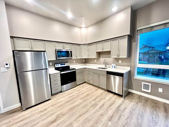 Building Photo - 2330 Yakima Ct