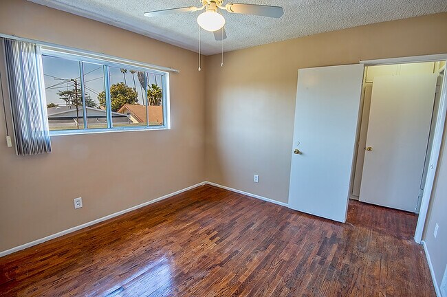 Building Photo - 1088 W 39th St
