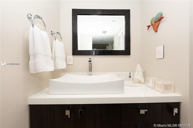 Foto del edificio - 6917 Collins Ave