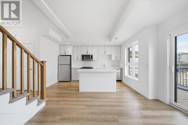 Building Photo - 61 Great Fls Blvd