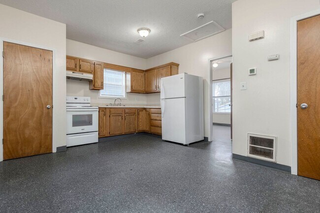 Building Photo - 707 M St