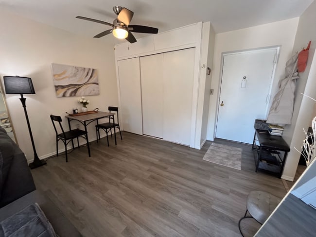 Foto del edificio - 1 Lakeview Dr