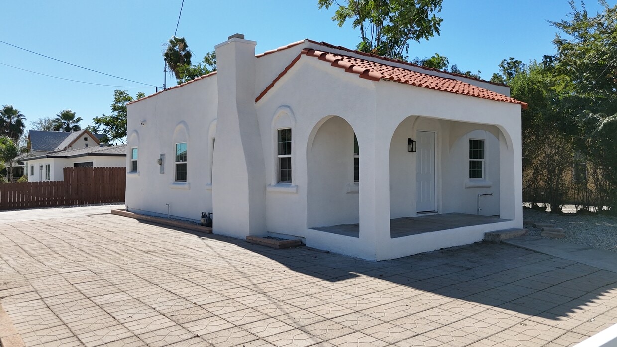 Foto principal - 1005 W 9th St