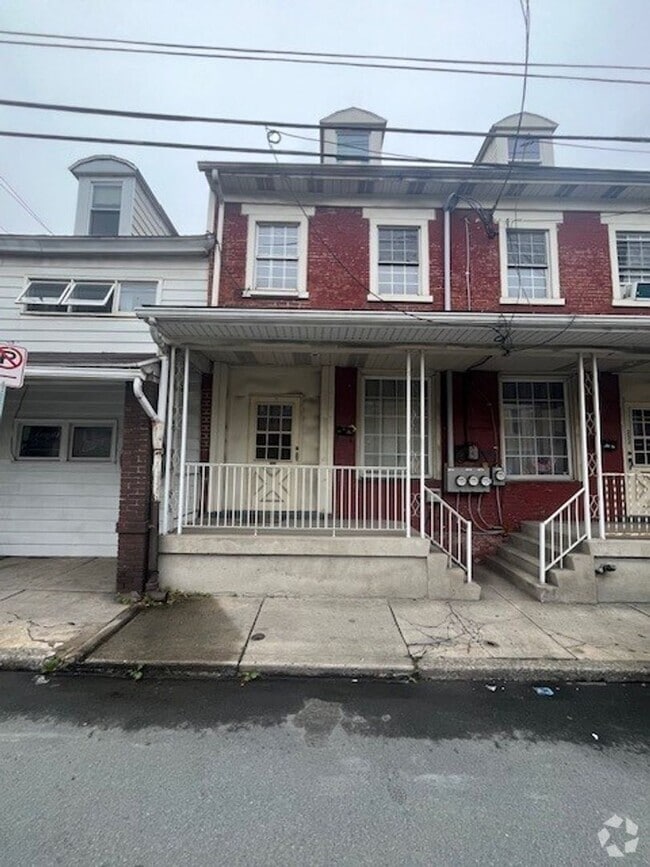 Building Photo - 254 Cedar St