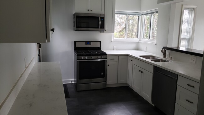kitchen ne - 10722 24th Ave NE
