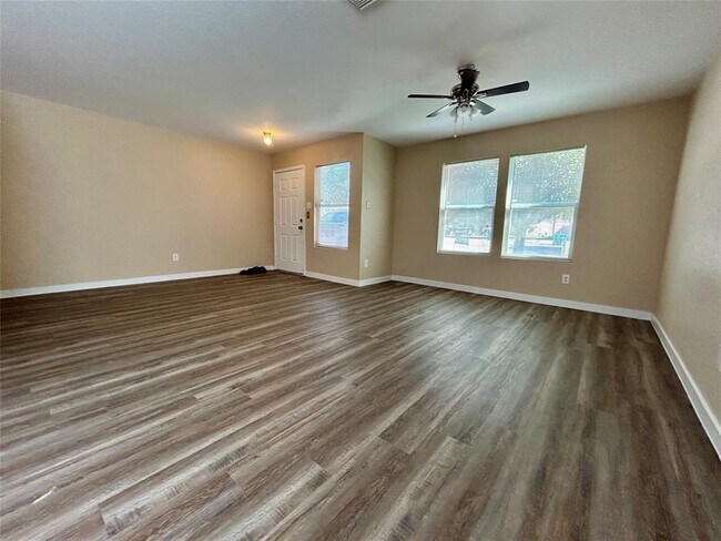 Building Photo - 2048 Vanamen Ct