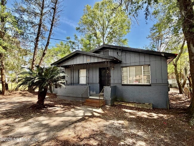 Building Photo - 1348 Crestwood St