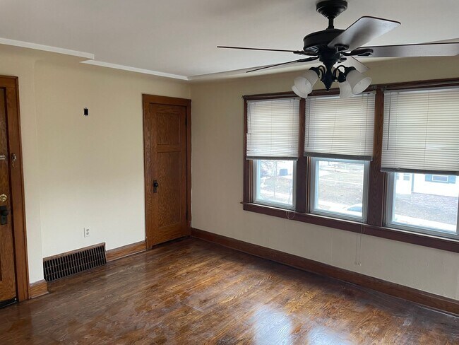 Foto del edificio - 2100-2102 S 85th St.