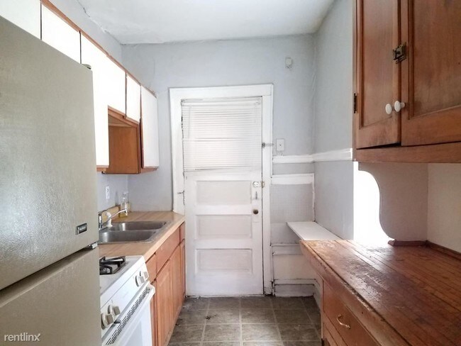 Foto del edificio - 2706 N Frederick Ave