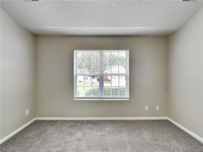 Building Photo - 220 Ashland Manor Dr