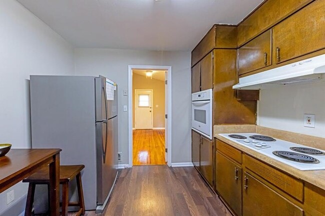 Building Photo - 1219 Shoreham Drive