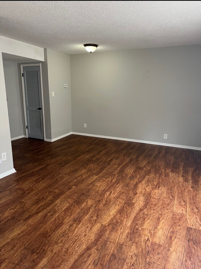 Foto del edificio - 820 Beacon Pky E