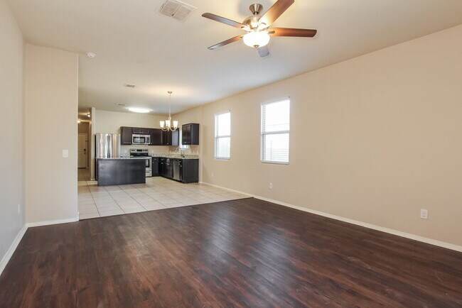 Foto del edificio - 25444 W Darrel Dr