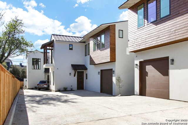 Building Photo - 367 Everest St