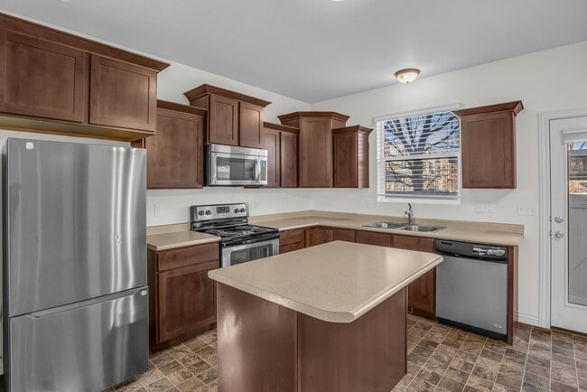 Building Photo - Spacious 4BR End-Unit Townhome | Low-Maintenance HOA Living