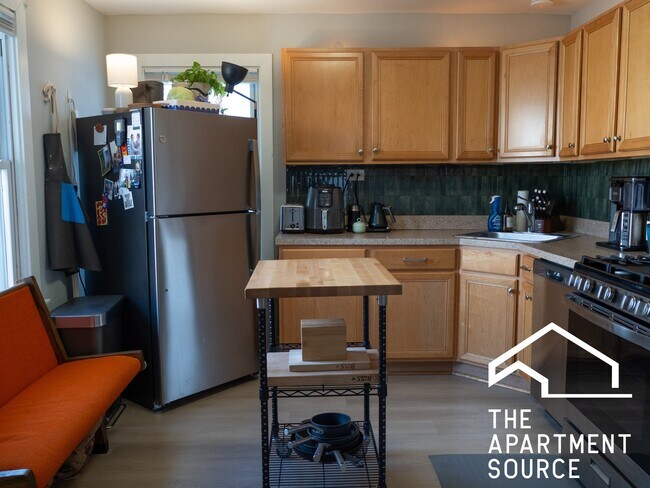 Building Photo - 3052 W George St