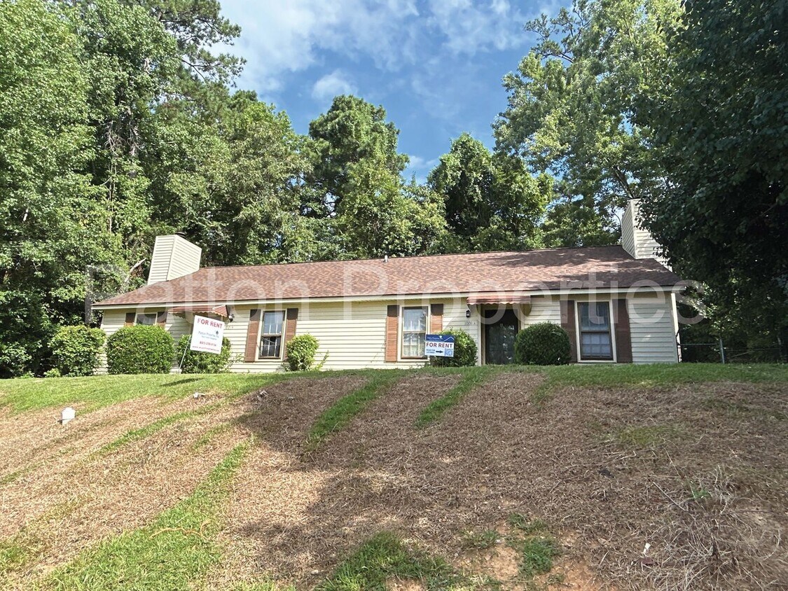 Primary Photo - 1001 Lynn St