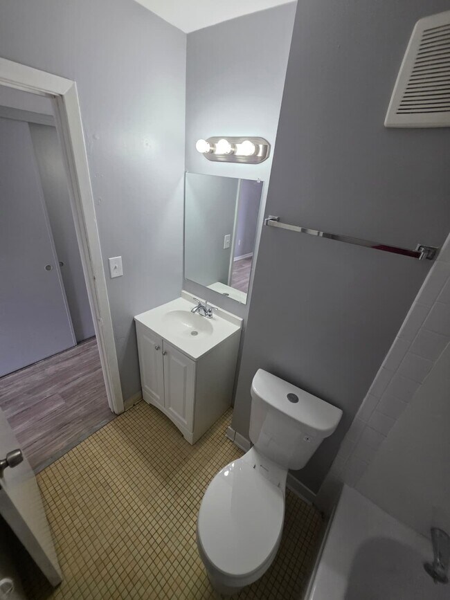 Foto del edificio - 1505 N West St