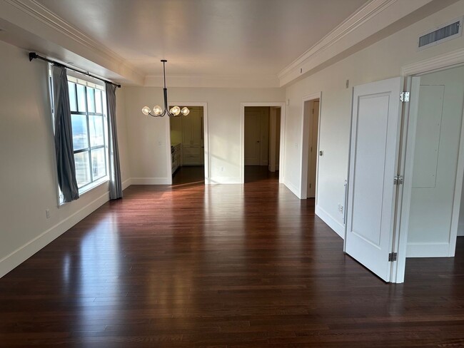 Foto del edificio - Beautiful 2 Bedroom / 2 Bathroom Condo Uni...