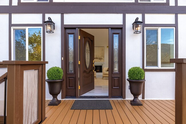 Foto del edificio - 451 Laureles Grade Rd