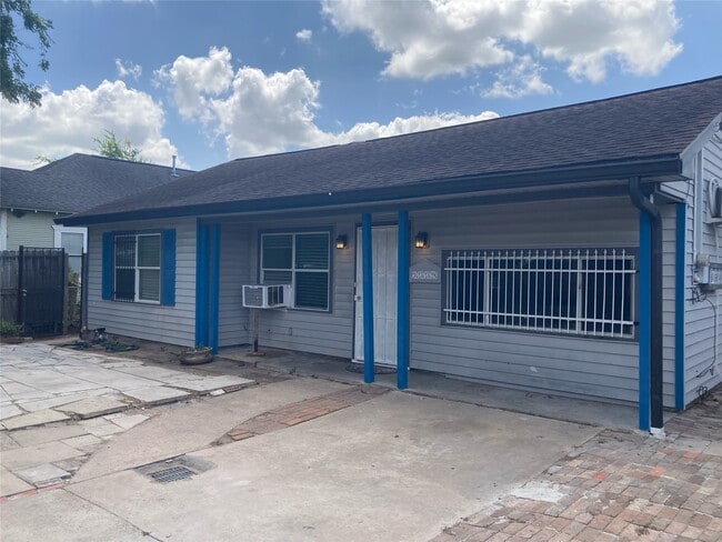 Building Photo - 1339 Idylwild St