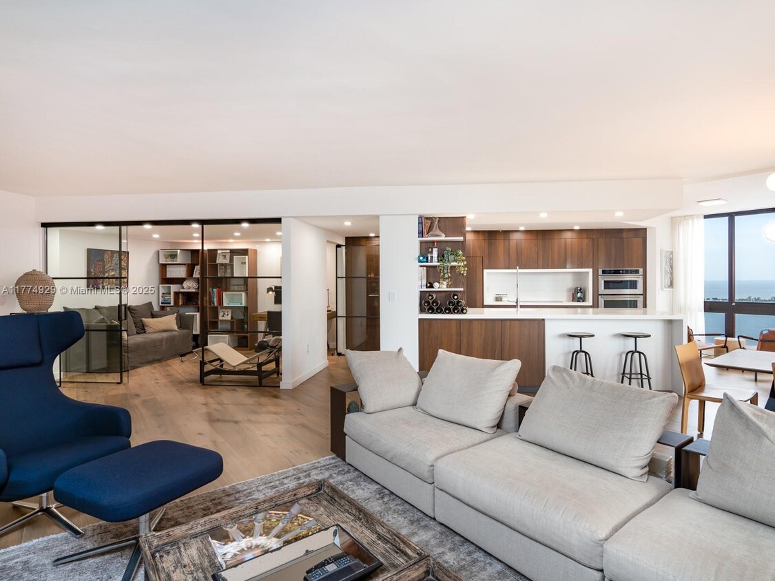 Primary Photo - 1581 Brickell Ave