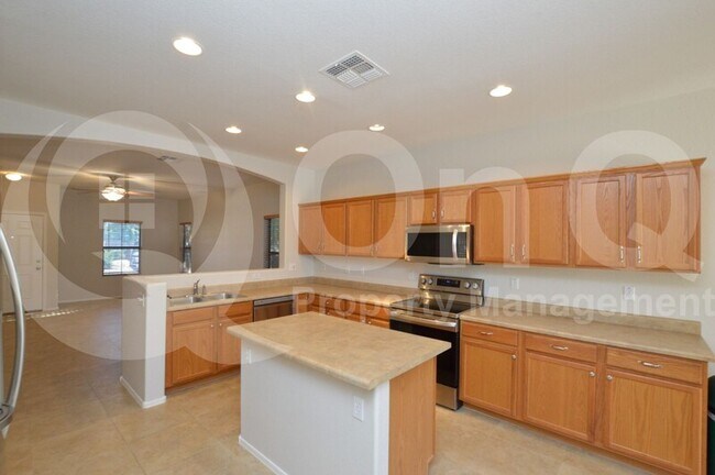 Building Photo - 1304 E Clifton Ave