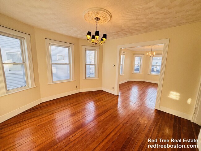 Building Photo - 39 Montfern Ave