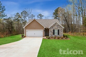 Building Photo - 20 Pine Ridge Rd