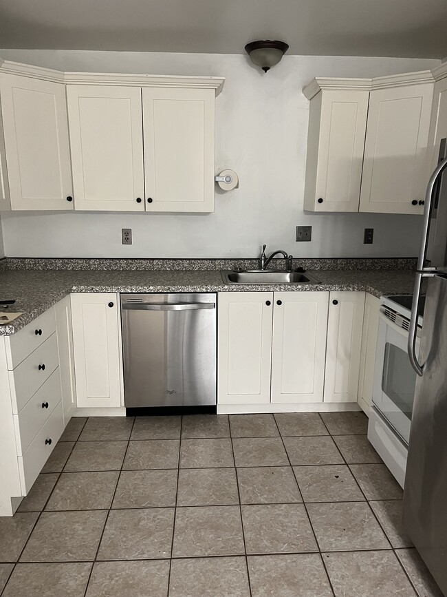 Building Photo - 326 Green Meadow Dr