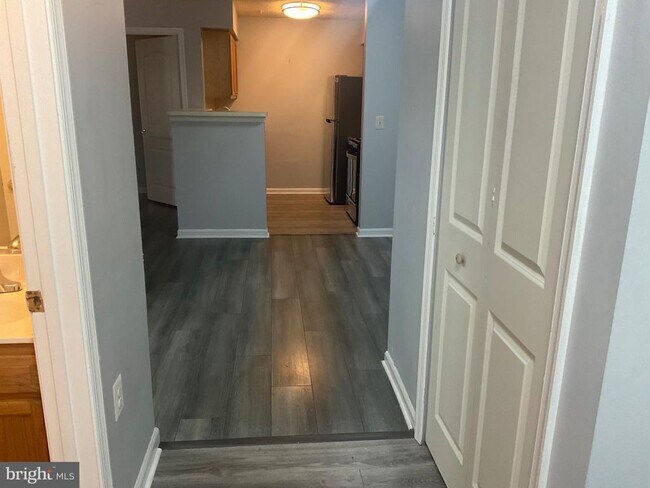 Building Photo - 8961 Town Center Cir