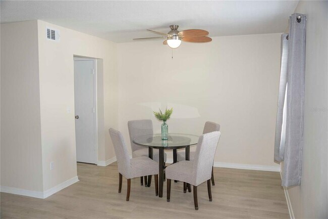 Foto del edificio - 6940 Sunset Dr S