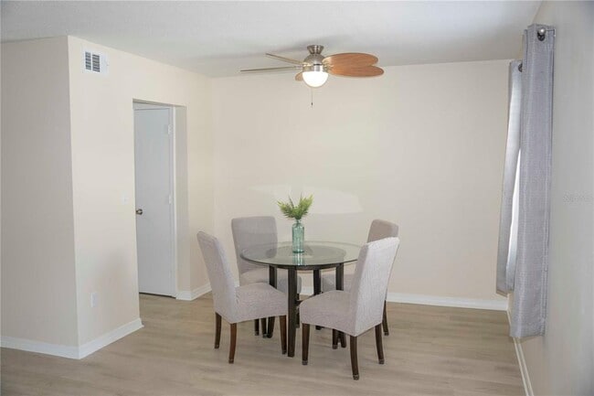 Building Photo - 6940 Sunset Dr S